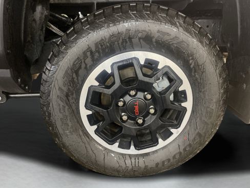 Used 2025 Toyota Tacoma SR5 image 21