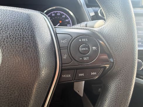 Used 2019 Toyota Camry LE FWD image 11