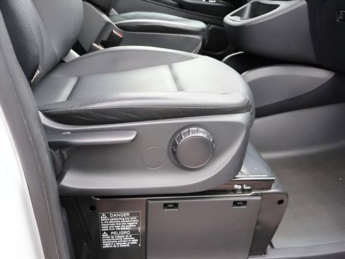 Used 2023 Mercedes-Benz Metris Passenger image 11
