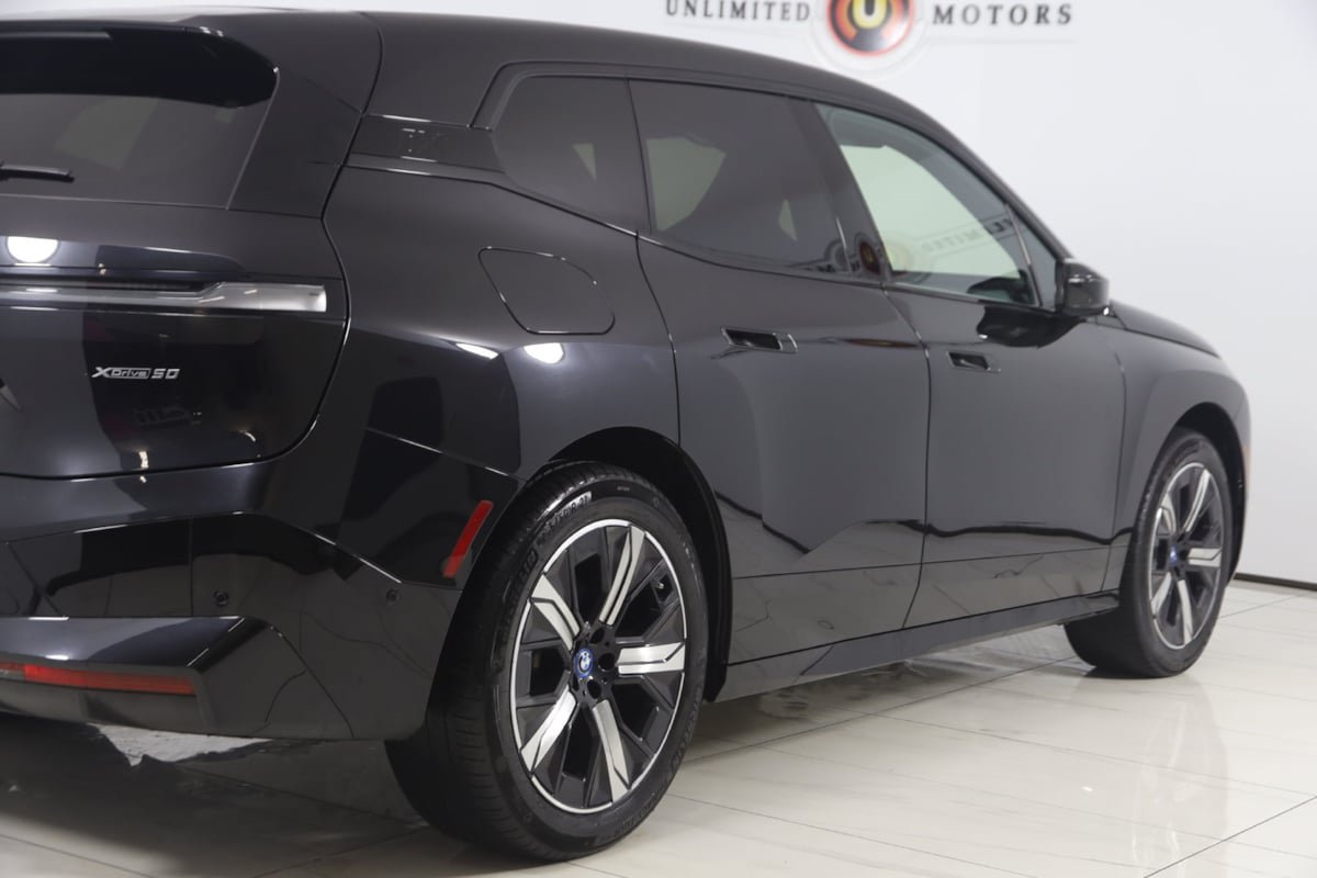 Used 2024 BMW iX xDrive50 w/ Sport Package AWD/4WD image 41