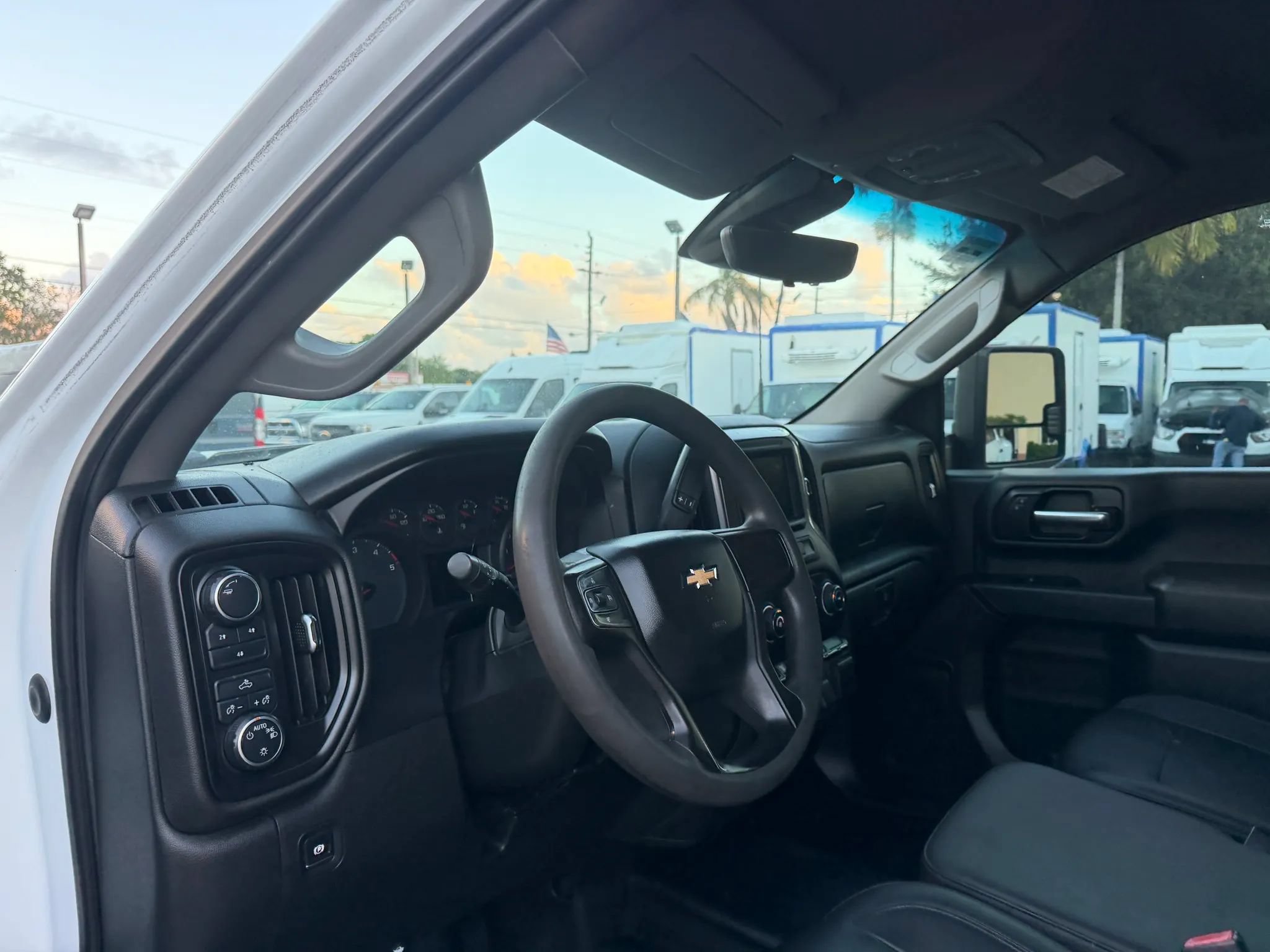 Used 2020 Chevrolet Silverado 3500 W/T w/ Gooseneck/5TH Wheel Package AWD/4WD image 17