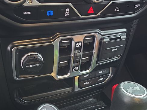 Used 2023 Jeep Wrangler Unlimited Sahara w/ Cold Weather Group image 18