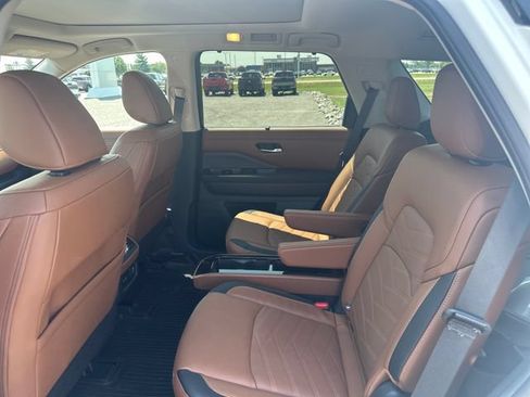 Certified 2024 Nissan Pathfinder Platinum AWD/4WD image 4