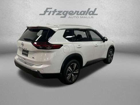 Used 2025 Nissan Rogue SL w/ SL Premium Package FWD image 6