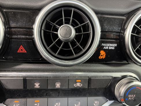 Certified 2022 Nissan Sentra SV FWD image 19