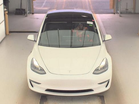 Used 2022 Tesla Model 3 Long Range image 2