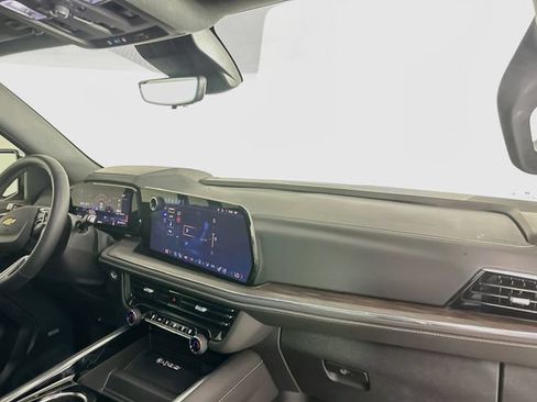 Used 2025 Chevrolet Tahoe Premier AWD/4WD image 32