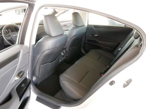 Certified 2025 Lexus ES 300h w/ Premium Package FWD image 22