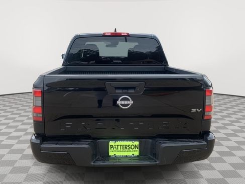 Used 2024 Nissan Frontier SV image 3
