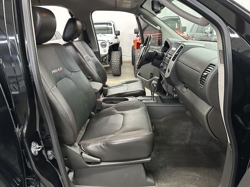 Used 2011 Nissan Xterra PRO-4X w/ Pro-4x Leather Pkg AWD/4WD image 17