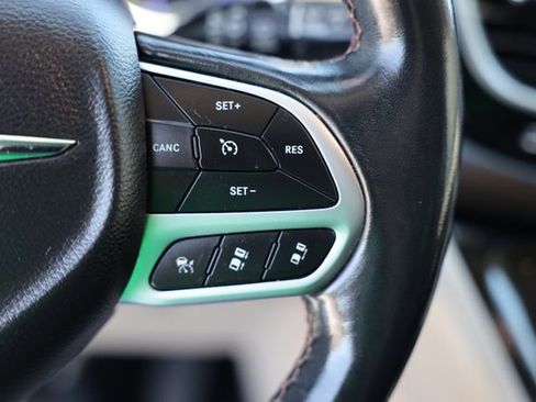 Used 2019 Chrysler Pacifica Touring-L Plus w/ Advanced Safetytec Group FWD image 18