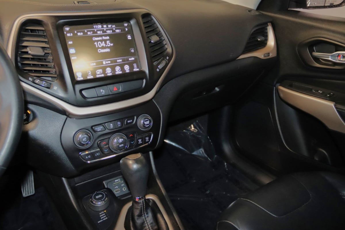 Used 2017 Jeep Cherokee High Altitude AWD/4WD image 48