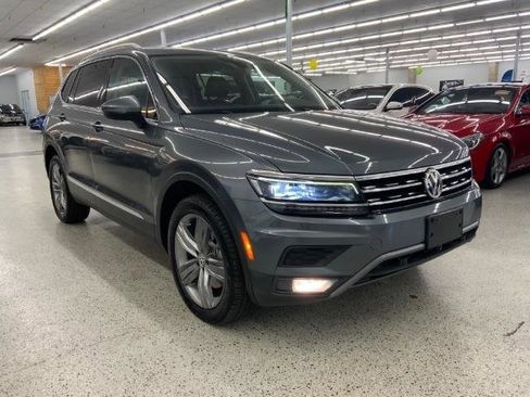 Used 2019 Volkswagen Tiguan SEL Premium image 4