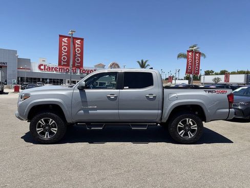 Used 2018 Toyota Tacoma TRD Sport AWD/4WD image 42