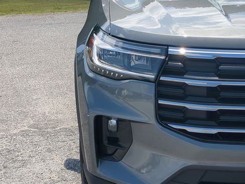 Certified 2025 Ford Explorer Active w/ Active Comfort Package RWD image 8