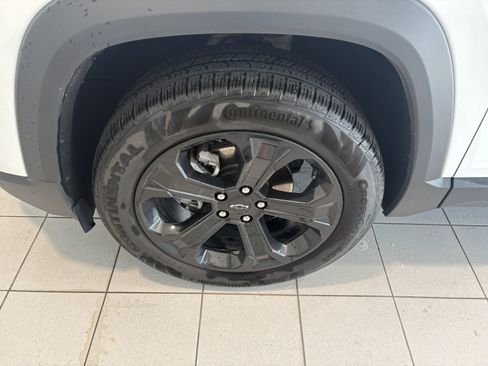 Used 2026 Chevrolet Equinox LT w/ Convenience Package II FWD image 12