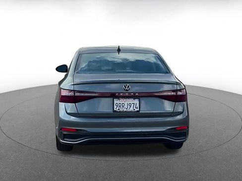 Used 2025 Volkswagen Jetta SE image 12