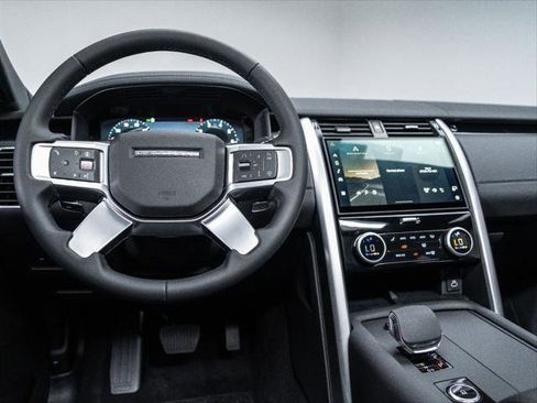 New 2025 Land Rover Discovery S image 19