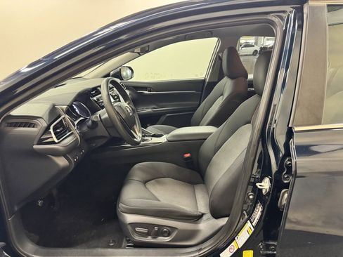 Used 2018 Toyota Camry L image 14