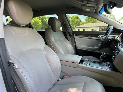 Used 2016 Hyundai Genesis 3.8 RWD image 21