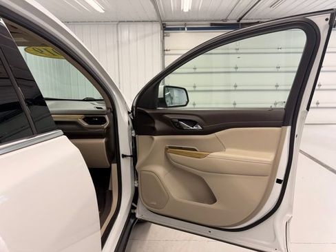 Used 2019 GMC Acadia Denali w/ Technology Package AWD/4WD image 11