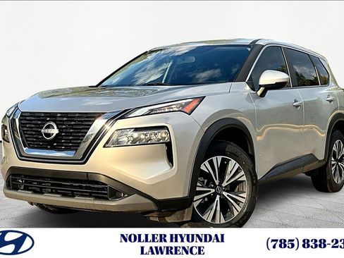 Used 2022 Nissan Rogue SV image 1