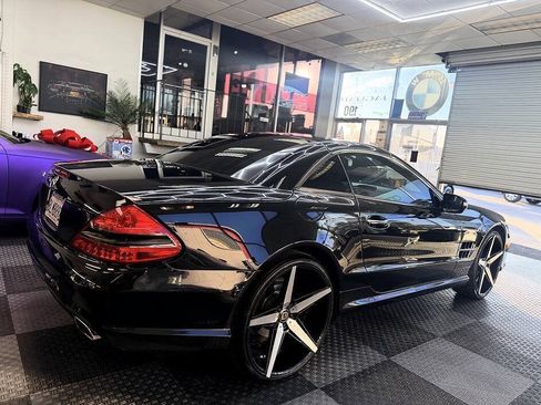 Used 2011 Mercedes-Benz SL 550 image 17