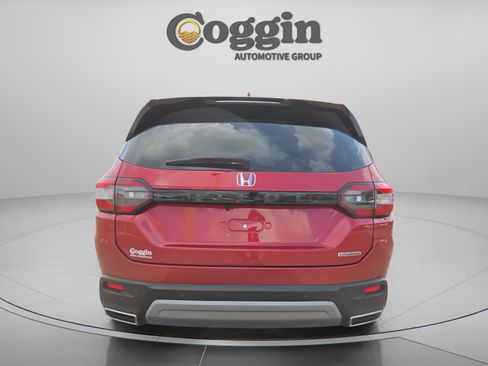 Used 2025 Honda Pilot Touring image 5