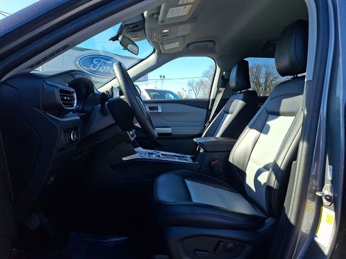 Used 2023 Ford Explorer XLT w/ Equipment Group 202A image 14
