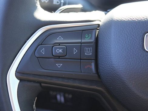 Used 2025 Jeep Grand Cherokee Laredo w/ Luxury Tech Group I image 14