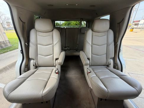 Used 2015 Cadillac Escalade Luxury image 26
