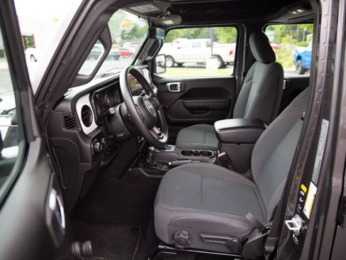 Used 2024 Jeep Gladiator Sport AWD/4WD image 20