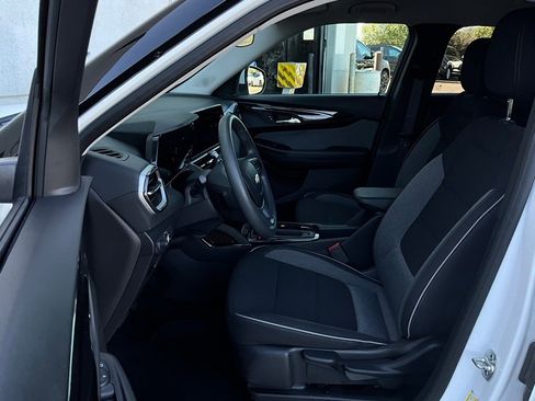 Used 2025 Chevrolet TrailBlazer LT image 9