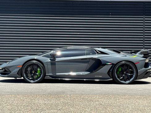 Used 2020 Lamborghini Aventador SVJ AWD/4WD image 2