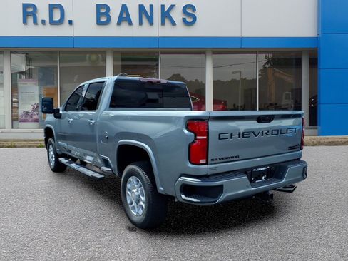 Used 2026 Chevrolet Silverado 3500 High Country w/ High Country Premium Package AWD/4WD image 3