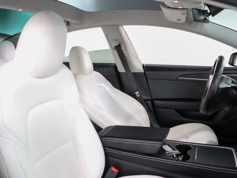 Used 2023 Tesla Model 3 Performance image 24