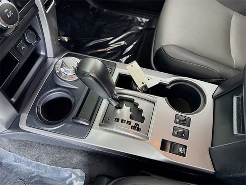 Used 2022 Toyota 4Runner SR5 Premium image 17