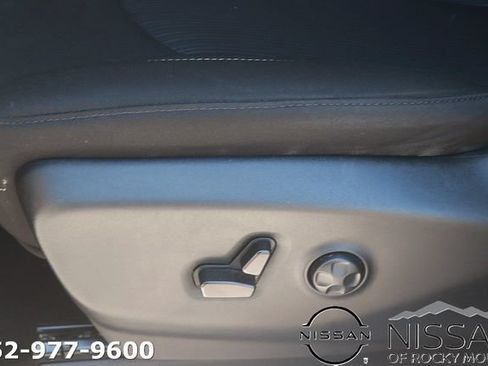 Used 2023 Chrysler Voyager LX FWD image 17