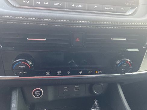 Used 2021 Nissan Rogue SV image 18