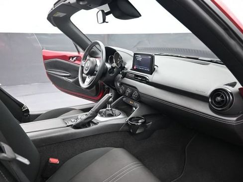 Used 2021 MAZDA MX-5 Miata RF Club RWD image 19