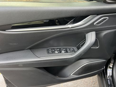 Used 2018 Maserati Levante GranSport image 11