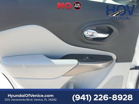 Used 2019 Jeep Cherokee Limited FWD image 15