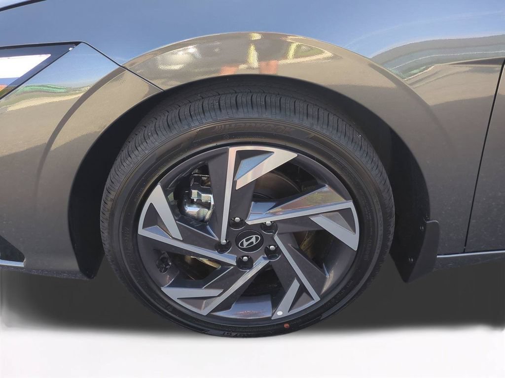 New 2026 Hyundai Elantra Limited FWD image 11