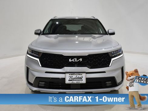 Certified 2023 Kia Sorento EX image 3