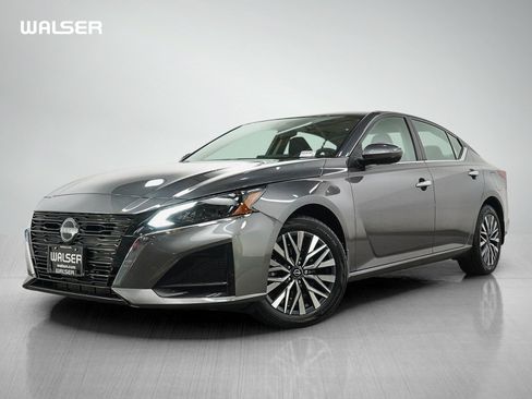 Used 2023 Nissan Altima 2.5 SV w/ SV Premium Package AWD/4WD image 1
