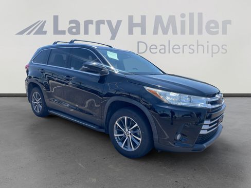 Used 2019 Toyota Highlander XLE FWD image 7