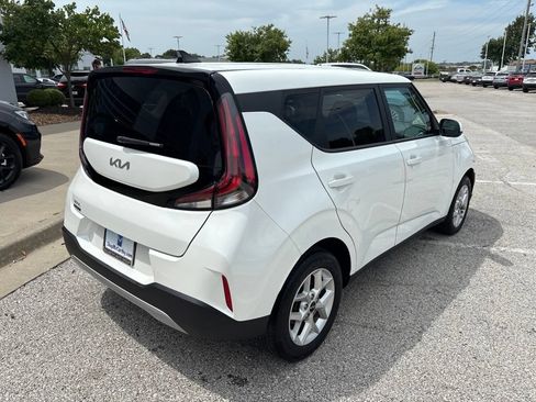 Used 2025 Kia Soul LX w/ LX Technology Package FWD image 8