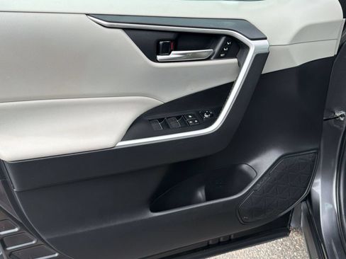 Certified 2021 Toyota RAV4 XLE Premium AWD/4WD image 14