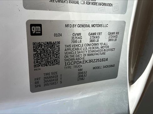 Used 2024 Chevrolet Silverado 1500 LT AWD/4WD image 12