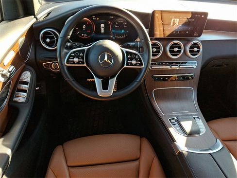 Used 2022 Mercedes-Benz GLC 300 4MATIC image 11